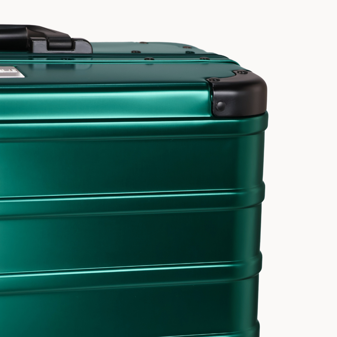 CHAVELLE luxury aluminium suitcase stone green close-up of reinforced corners