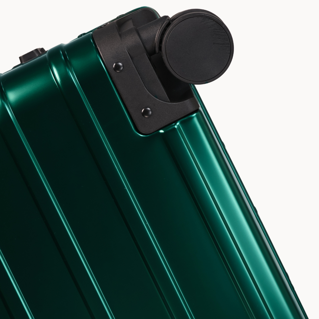 360° Spinner wheels of CHAVELLE luxury aluminium suitcase stone green for smooth travel