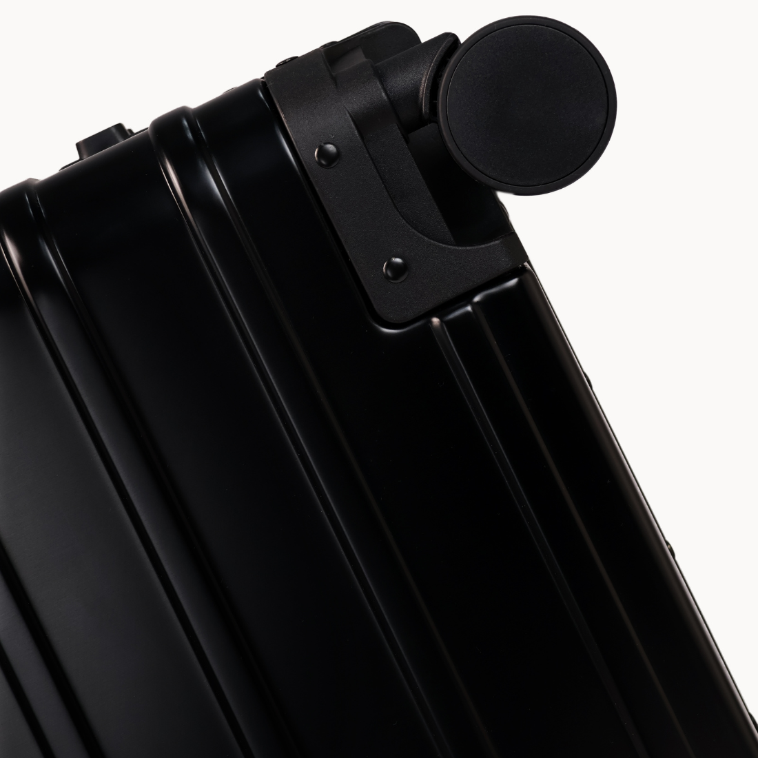 360° Spinner wheels of CHAVELLE luxury aluminium suitcase black for smooth travel