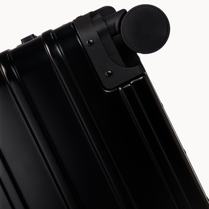 360° Spinner wheels of CHAVELLE luxury aluminium suitcase black for smooth travel