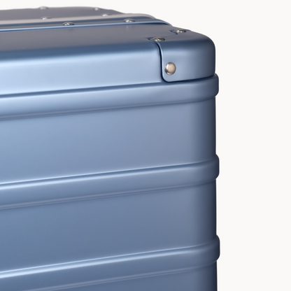 CHAVELLE luxury aluminium suitcase ice blue close-up of reinforced corners