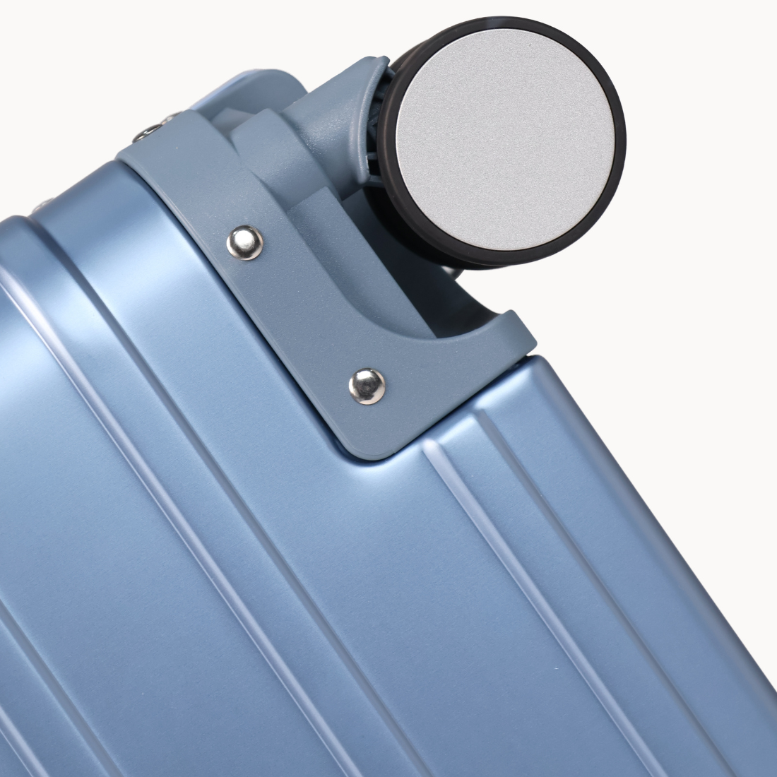 360° Spinner wheels of CHAVELLE luxury aluminium suitcase ice blue for smooth travel