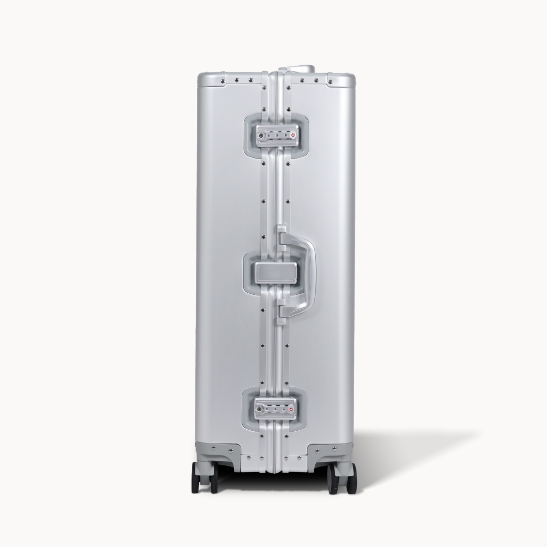 CHAVELLE aluminium suitcase silver close-up of TSA-approved lock and side handle