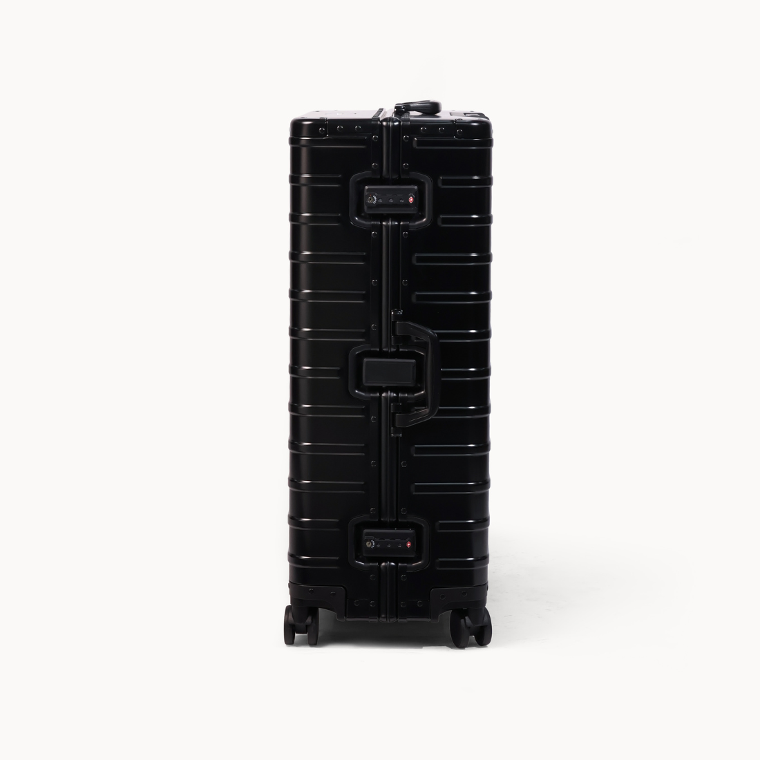 CHAVELLE aluminium suitcase black close-up of TSA-approved lock and side handle
