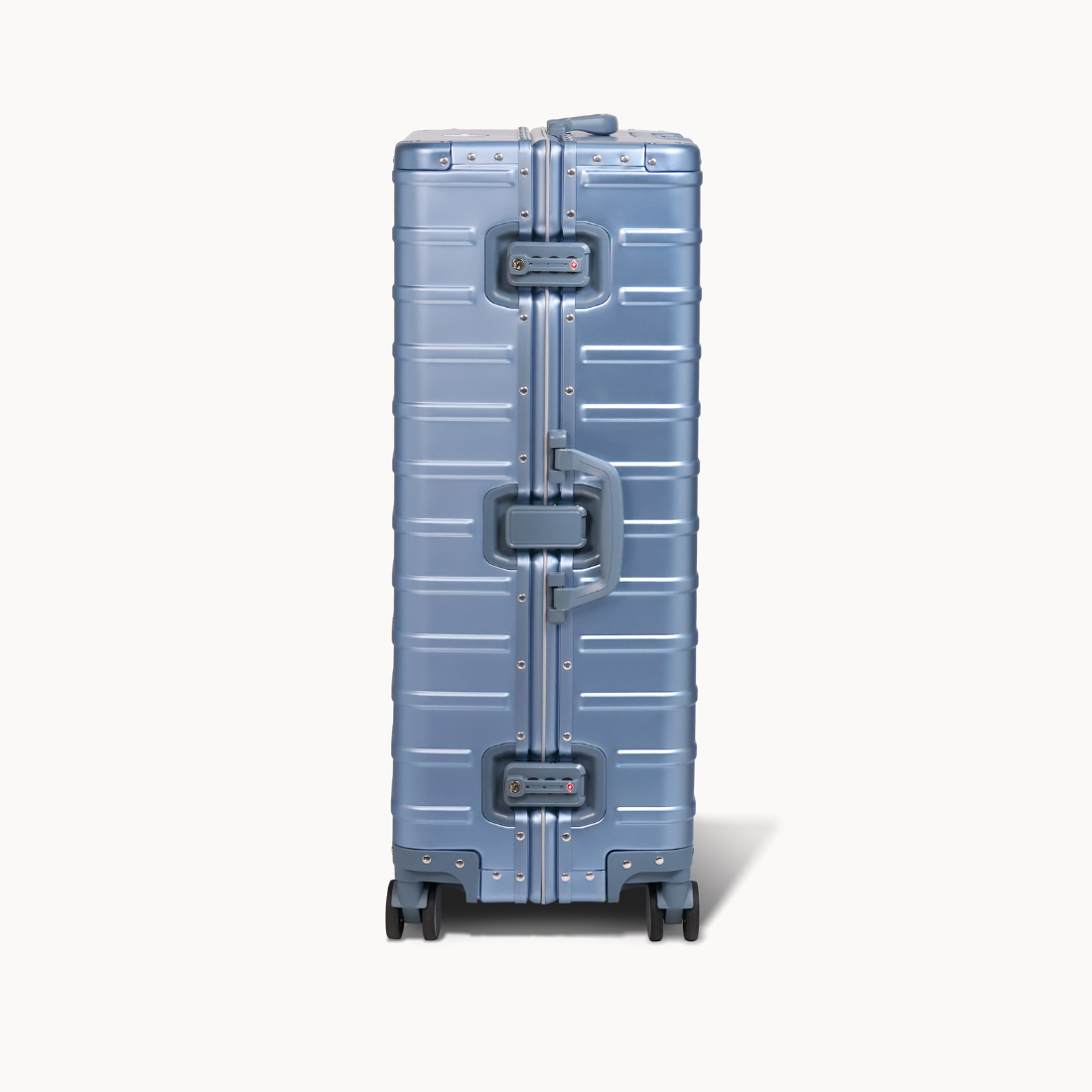 CHAVELLE aluminium suitcase ice blue close-up of TSA-approved lock and side handle