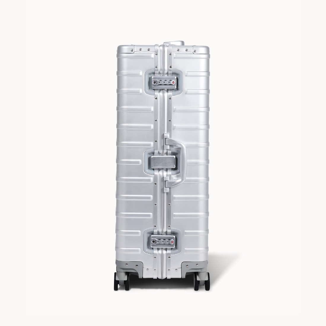 CHAVELLE aluminium suitcase silver close-up of TSA-approved lock and side handle