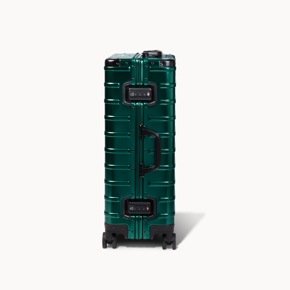 CHAVELLE aluminium suitcase stone green close-up of TSA-approved lock and side handle