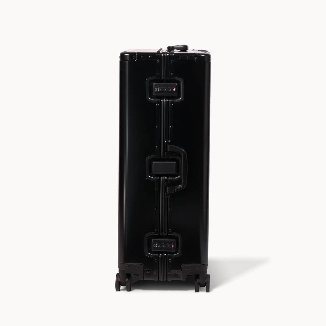CHAVELLE aluminium suitcase black close-up of TSA-approved lock and side handle