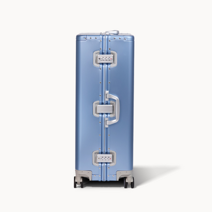 CHAVELLE aluminium suitcase blue close-up of TSA-approved lock and side handle