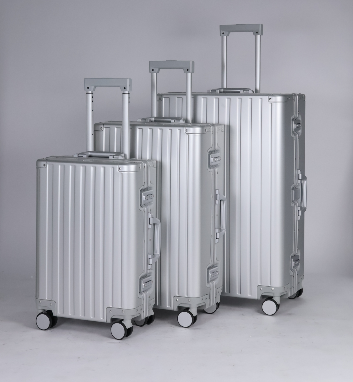 CHAVELLE Timeless series silver set of 3 high-end luxury premium suitcases - sleek, elegant, designed for modern traveller