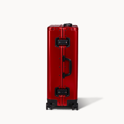 CHAVELLE aluminium suitcase cherry red close-up of TSA-approved lock and side handle