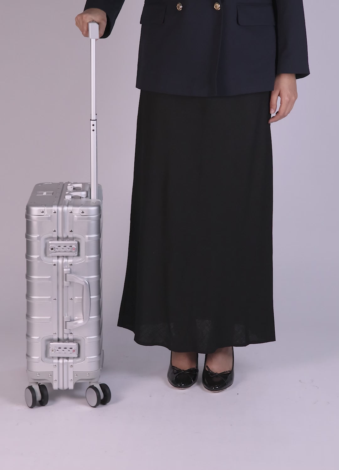 Video of CHAVELLE luxury aluminium suitcase size explained with model for real-life dimensions