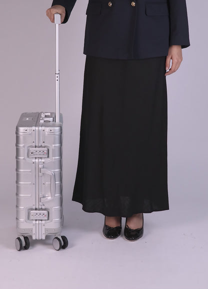 Video of CHAVELLE luxury aluminium suitcase size explained with model for real-life dimensions