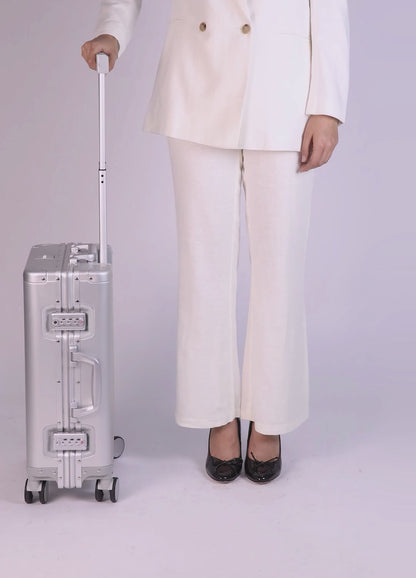 Video of CHAVELLE luxury aluminium suitcase size explained with model for real-life dimensions