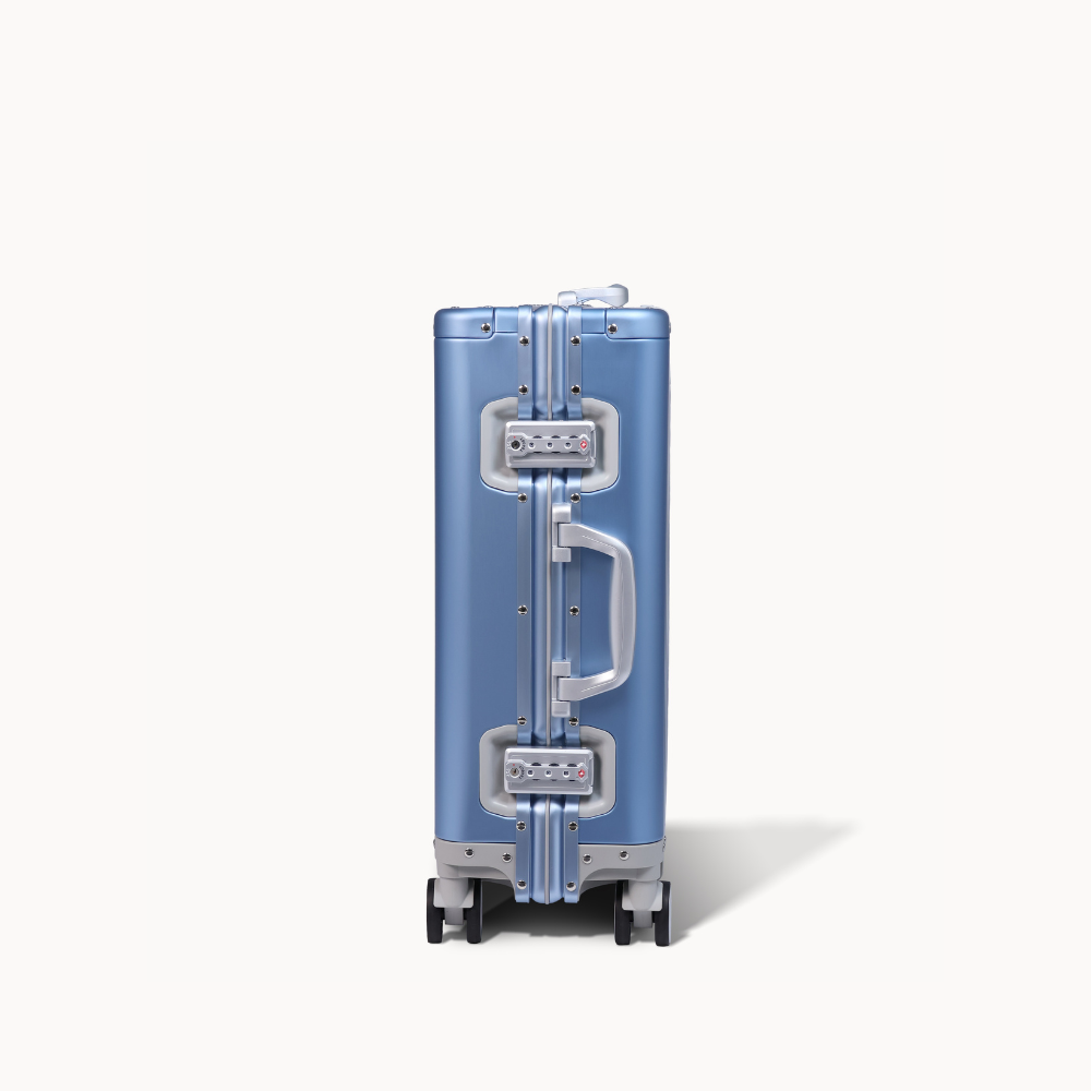 CHAVELLE aluminium suitcase blue close-up of TSA-approved lock and side handle