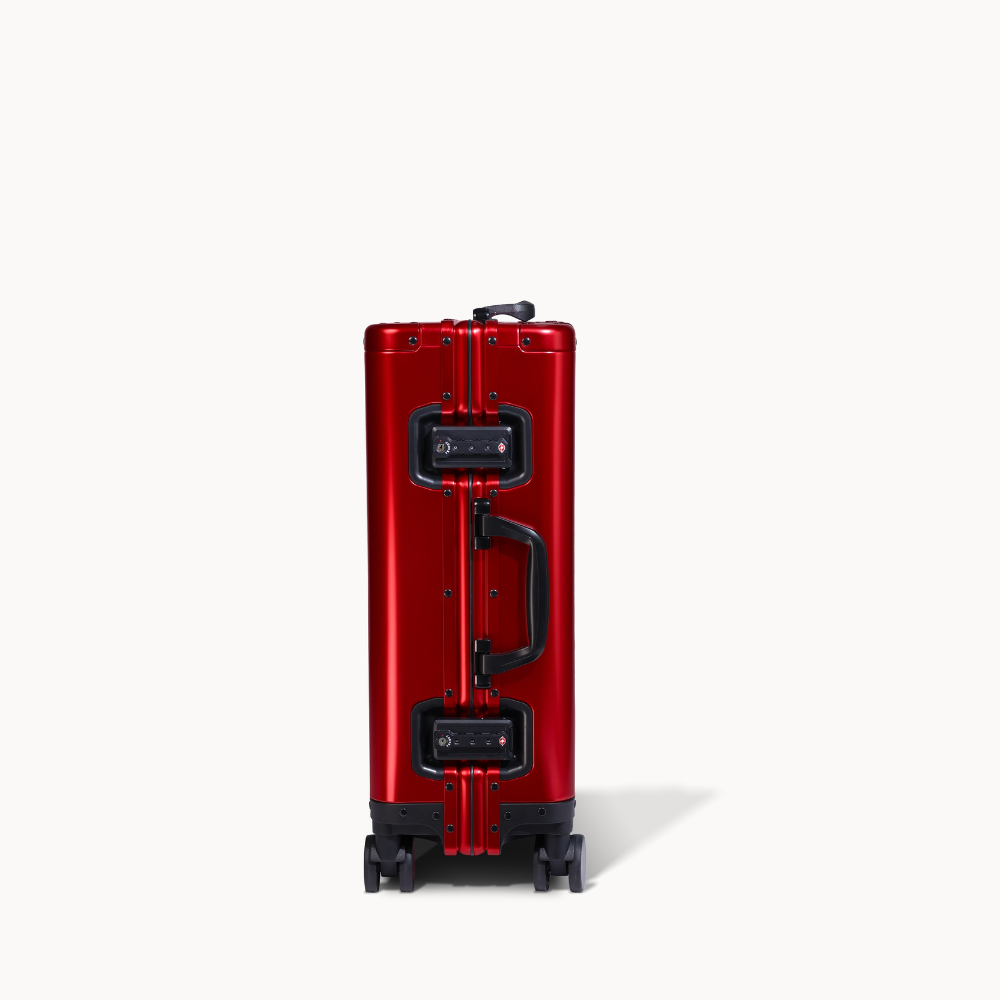 CHAVELLE aluminium suitcase cherry red close-up of TSA-approved lock and side handle
