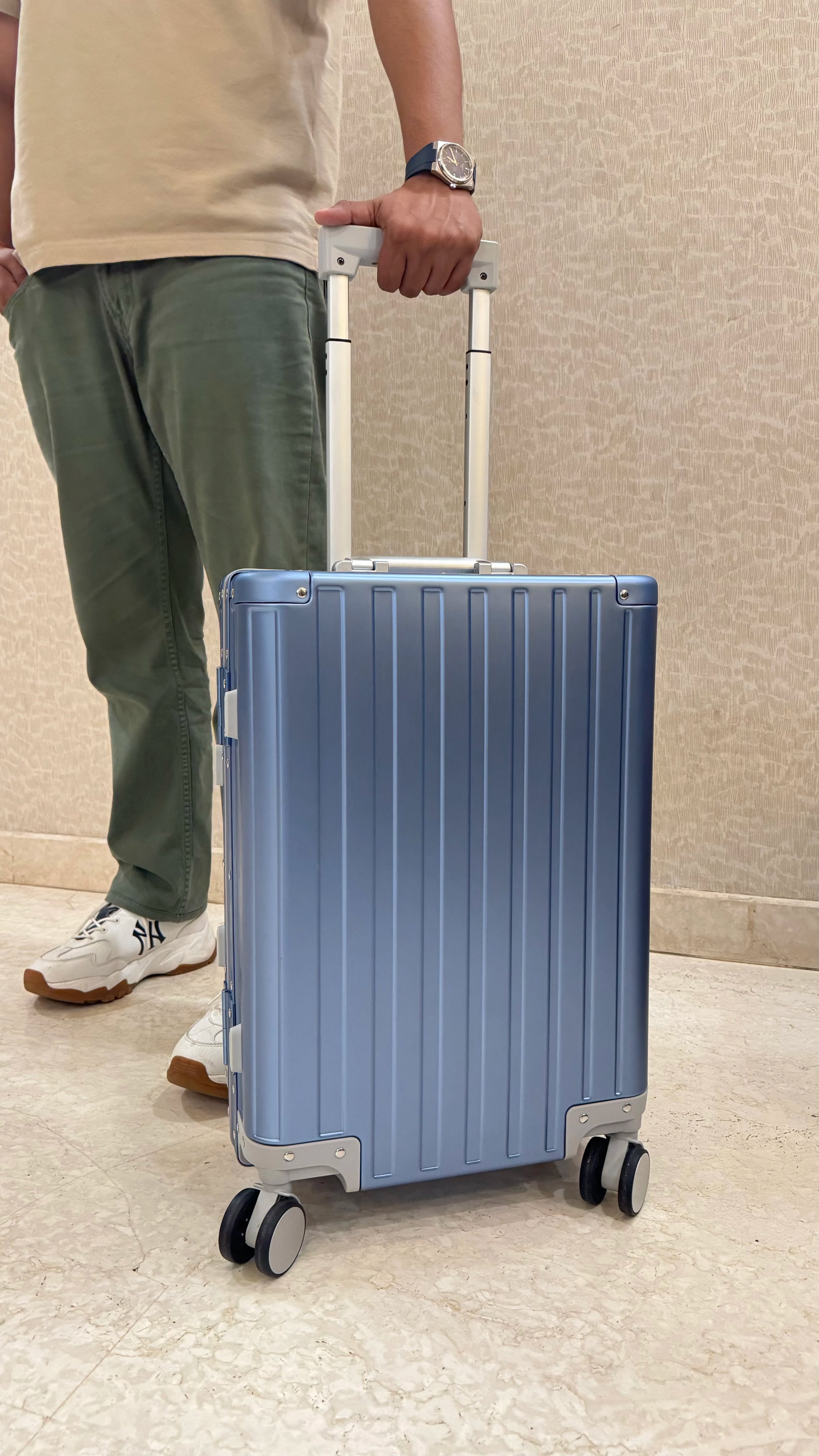 Happy CHAVELLE Customer sharing and highlighting CHAVELLE premium aluminium luggage quality with poisitive feedback